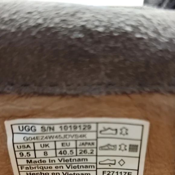 UGG Reid Women's Lace Up Boots - Picture 5 of 7